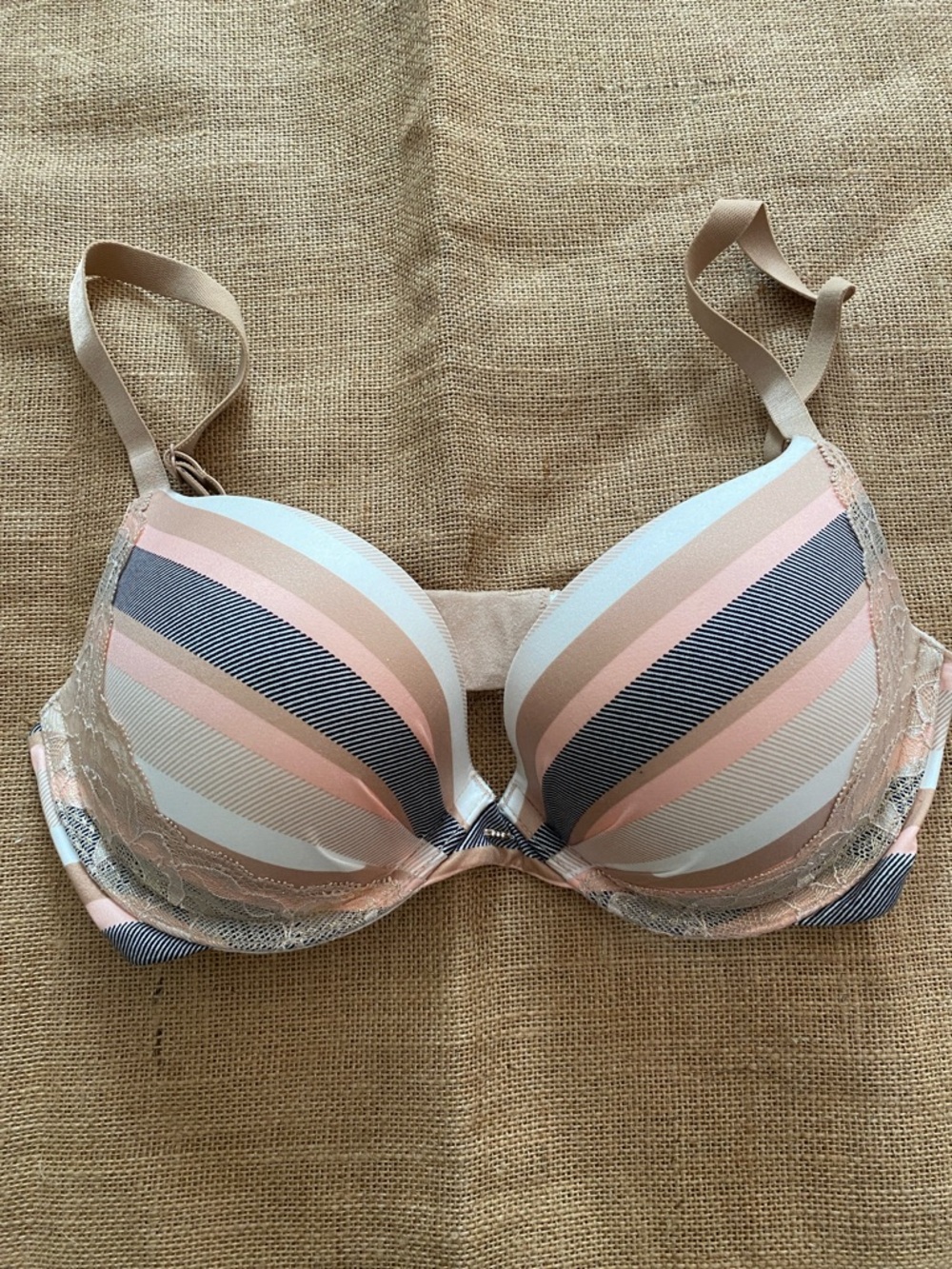 Fabulous by Victoria’s Secret Plunge Underwire Padded Bra 34D